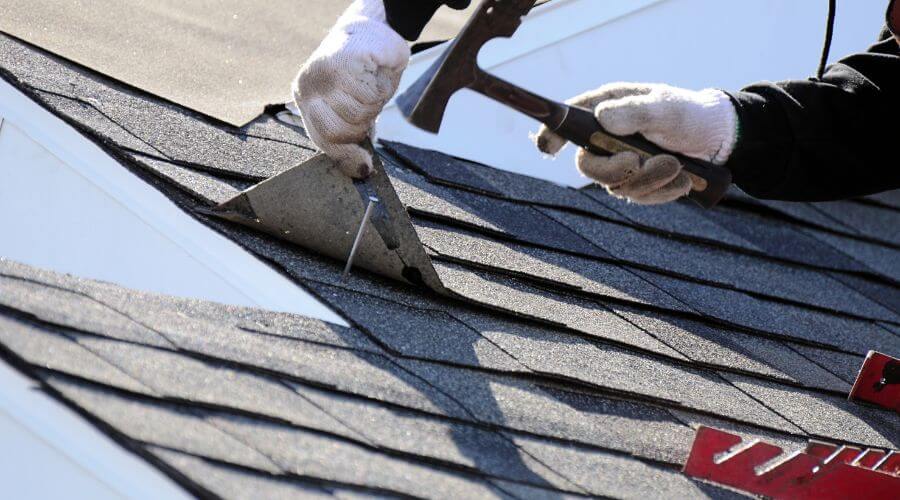 Professional gutter cleaning in Kellerton, IA
